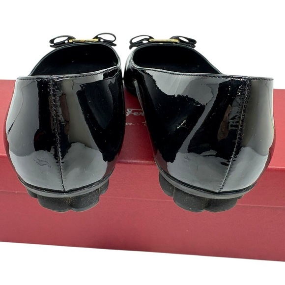 Authentic Salvatore Ferragamo Vara Bow black patent leather shoes size 8.5B - Picture 8 of 14